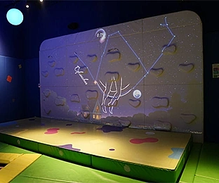 Climbing wall