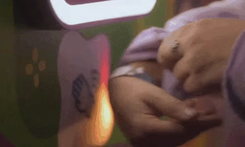 hand-interacting-interactive-display